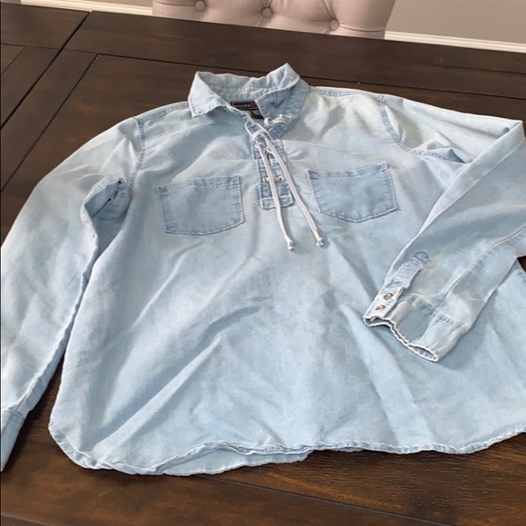 Polly & Esther Tops - 𝅺POLLY & Esther Chambray Shirt Large
